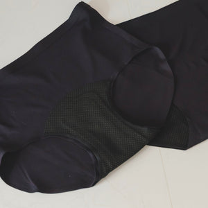 [ARRIVING 10.25] Hey Period! Overnight Seamless Mid-Rise Cheekie in Buttery Black