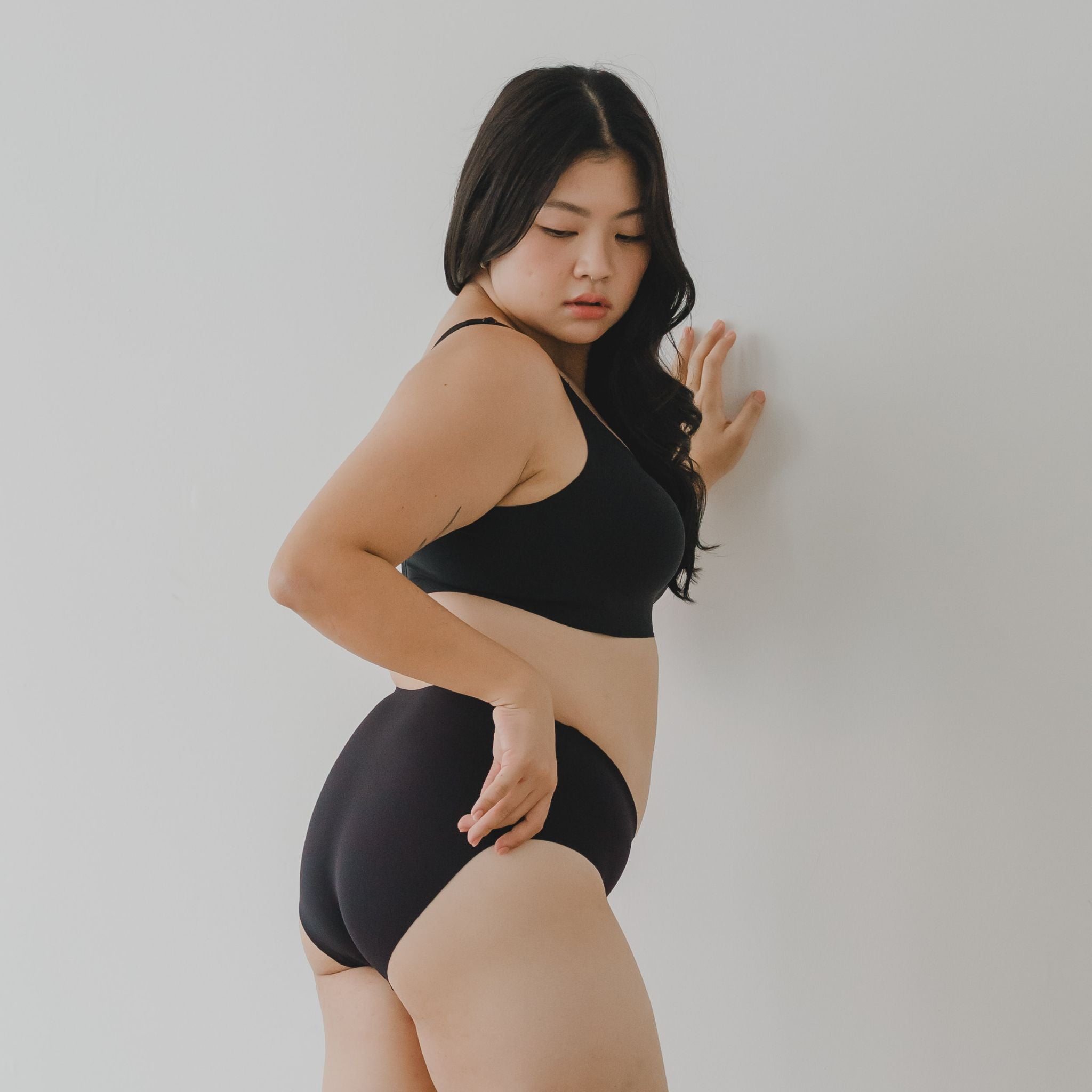 No-Camel-Toe SmoothGuard Mid-Rise Seamless Cheekie in Buttery Black