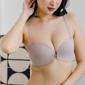 [PRE-ORDER] 365 Front Clasps Anti-Slip Seamless Strapless Wireless Bra in Creamy Sakura (Est. Arrival 2.7)