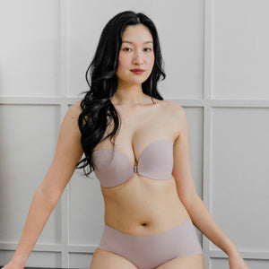 [PRE-ORDER] 365 Front Clasps Anti-Slip Seamless Strapless Wireless Bra in Creamy Sakura (Est. Arrival 2.7)